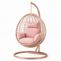 Chaise suspendue en métal avec coussins en tissu rose